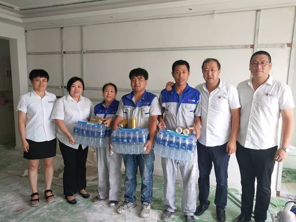 乾港集團(tuán)高層慰問(wèn)一線員工