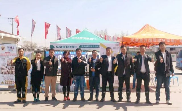 李總與乾港集團售后人員合影