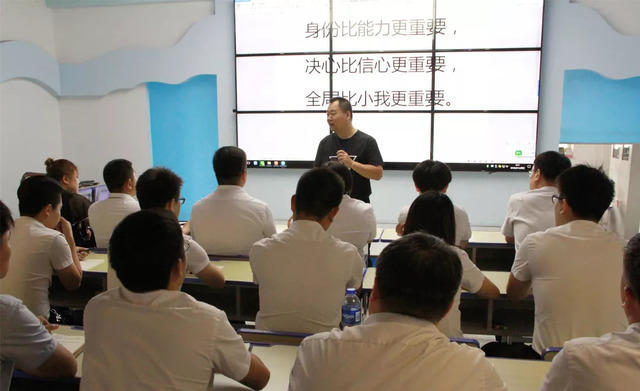 關(guān)老師為乾港動力精英培訓